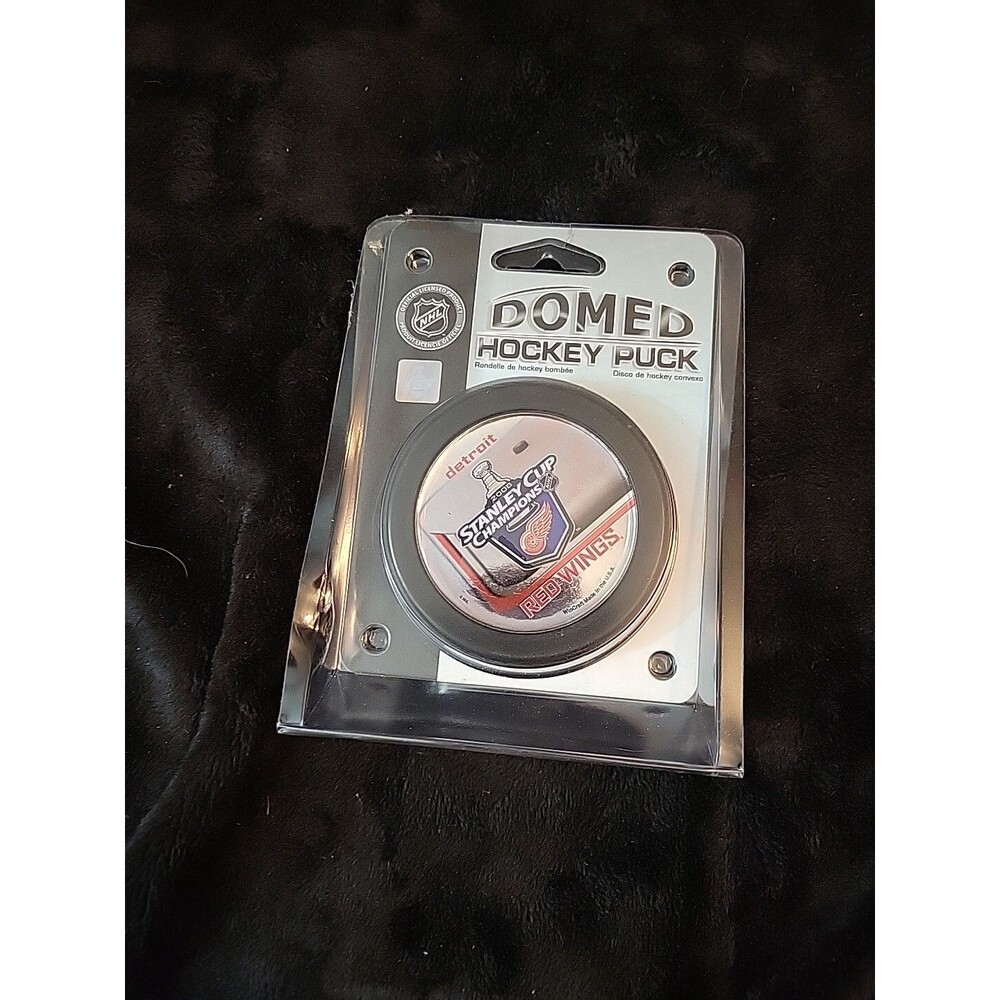Detroit Red Wings Domed Hockey Puck 2008 Stanley Cup NHL Memoribilia Office